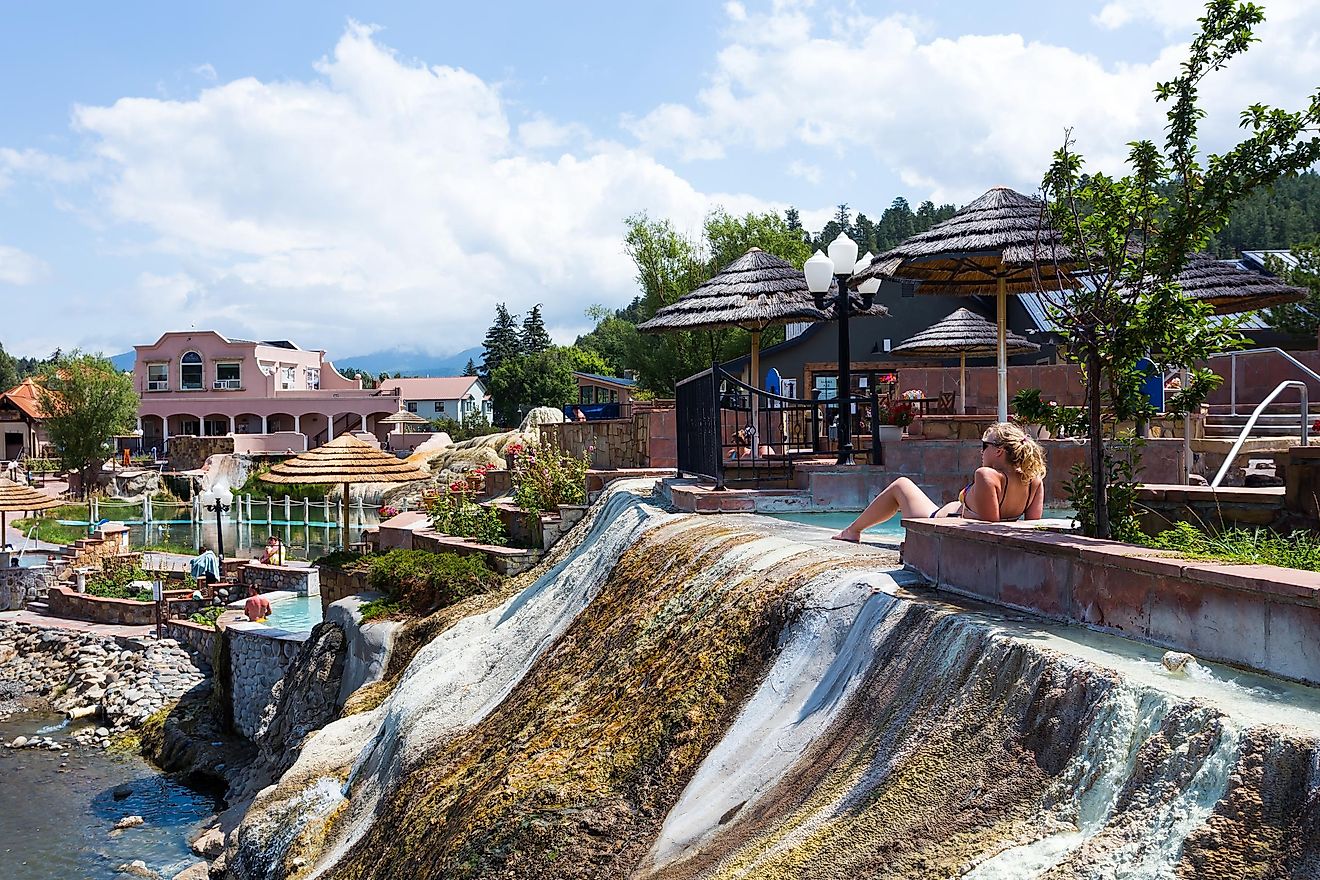 Pagosa Springs, Colorado: People relaxing in popular resort the Springs, San Juan river hot springs