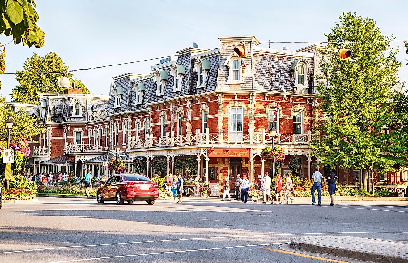 Prince of Wales Hotel with horse carriage in Niagara On The Lake