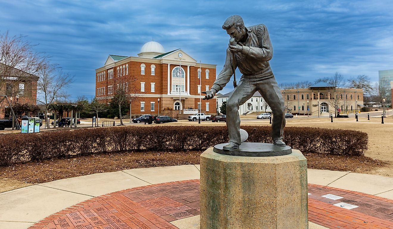 Elvis Presley Statue in Tupelo, Mississippi. Image credit: Chad Robertson Media / Shutterstock.com.