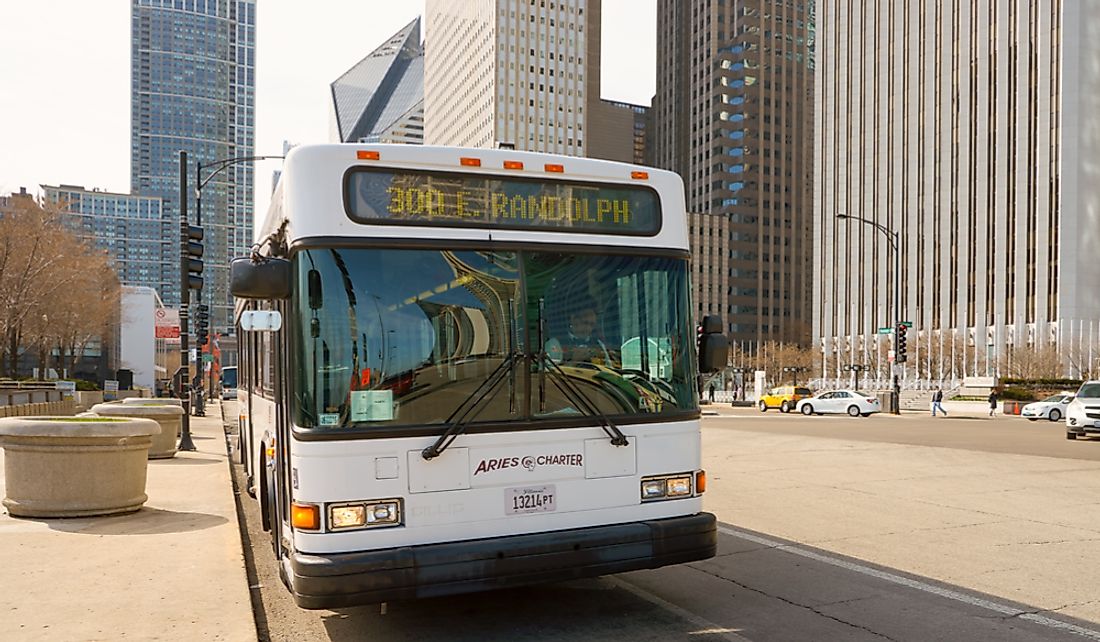  Chicago Transit Authority bus in Chicago, Illinois.  Editorial credit: Sorbis / Shutterstock.com