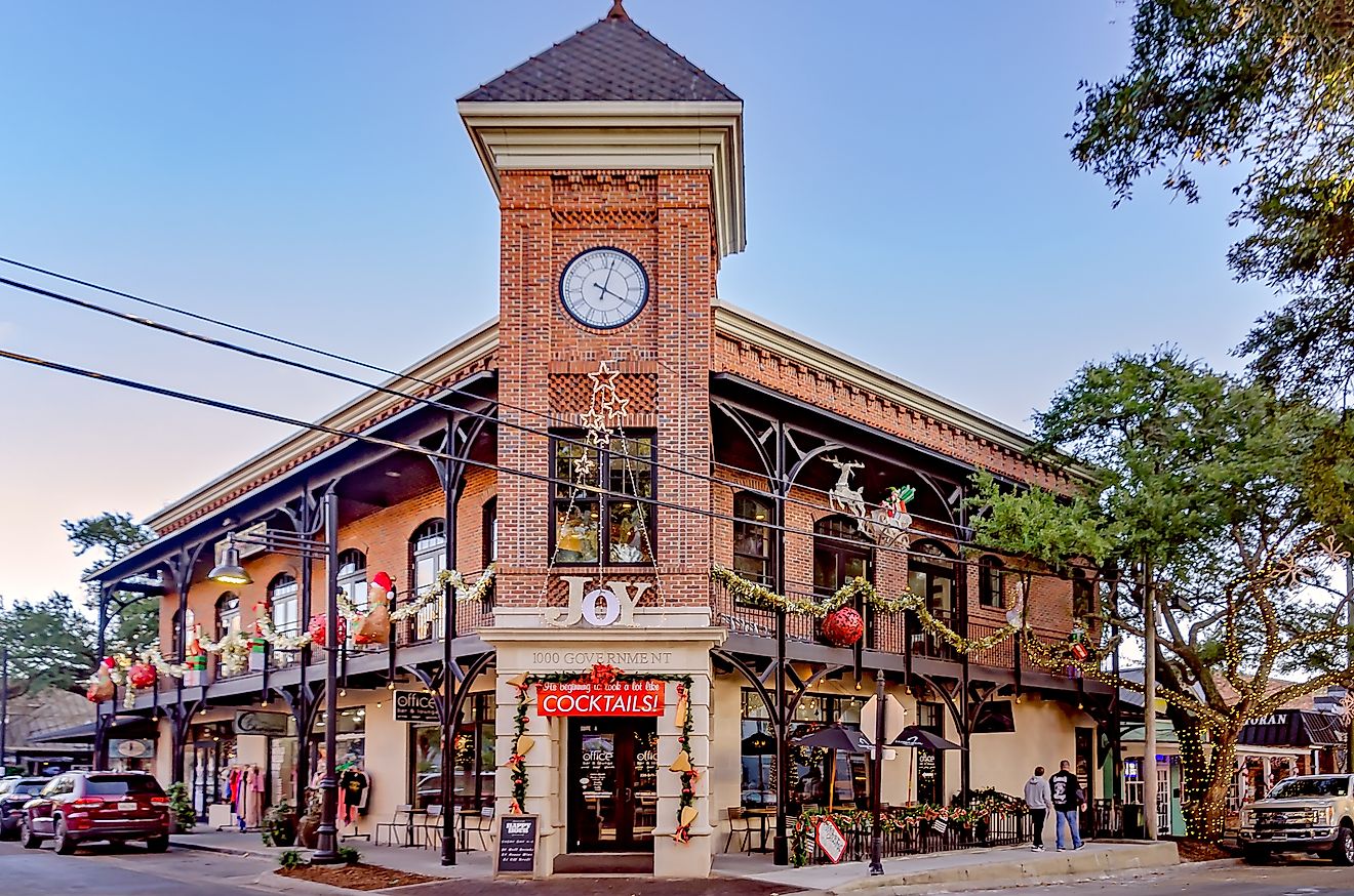 Washington Avenue in Ocean Springs, Mississippi. Image credit: Carmen K. Sisson / Shutterstock.com.