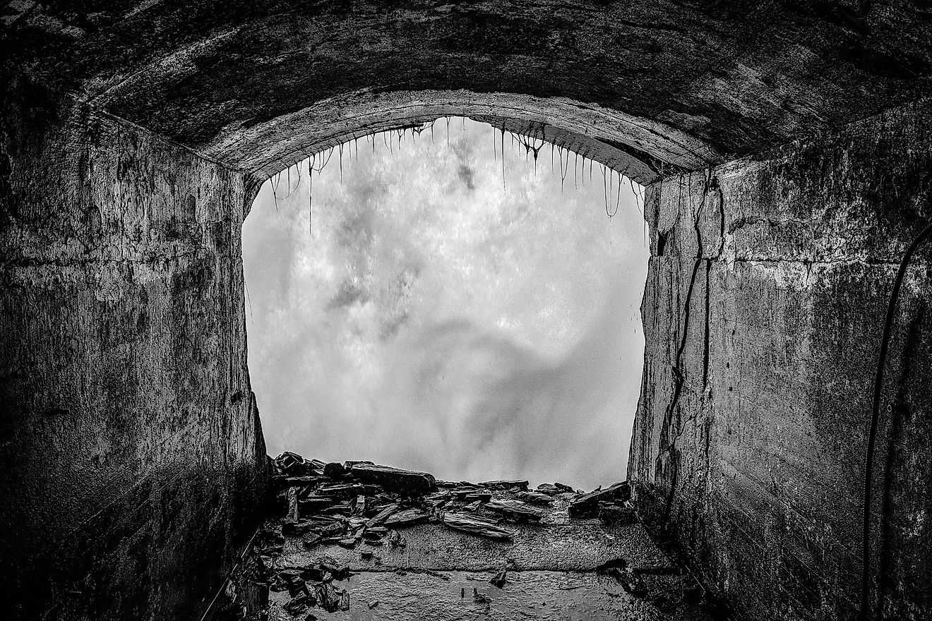 On the Canadian side of the Niagara Falls there's a tour you can take to a lower observation point and two underground tunnels with windows that allow you to see the falls from behind. Image credit: Marcela/Flickr.com