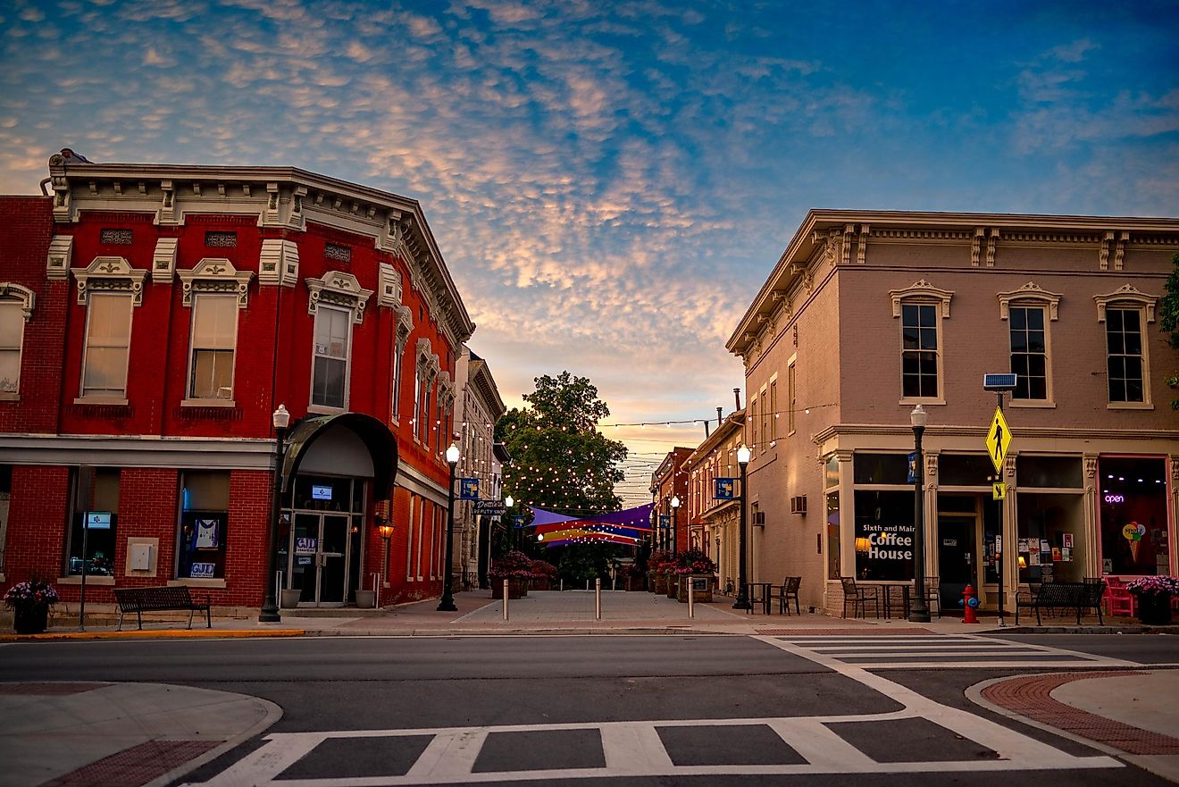Redesigned Sixth Street in the heart of the Historic District, Shelbyville, Kentucky, USA. Editorial credit: Blue Meta / Shutterstock.com