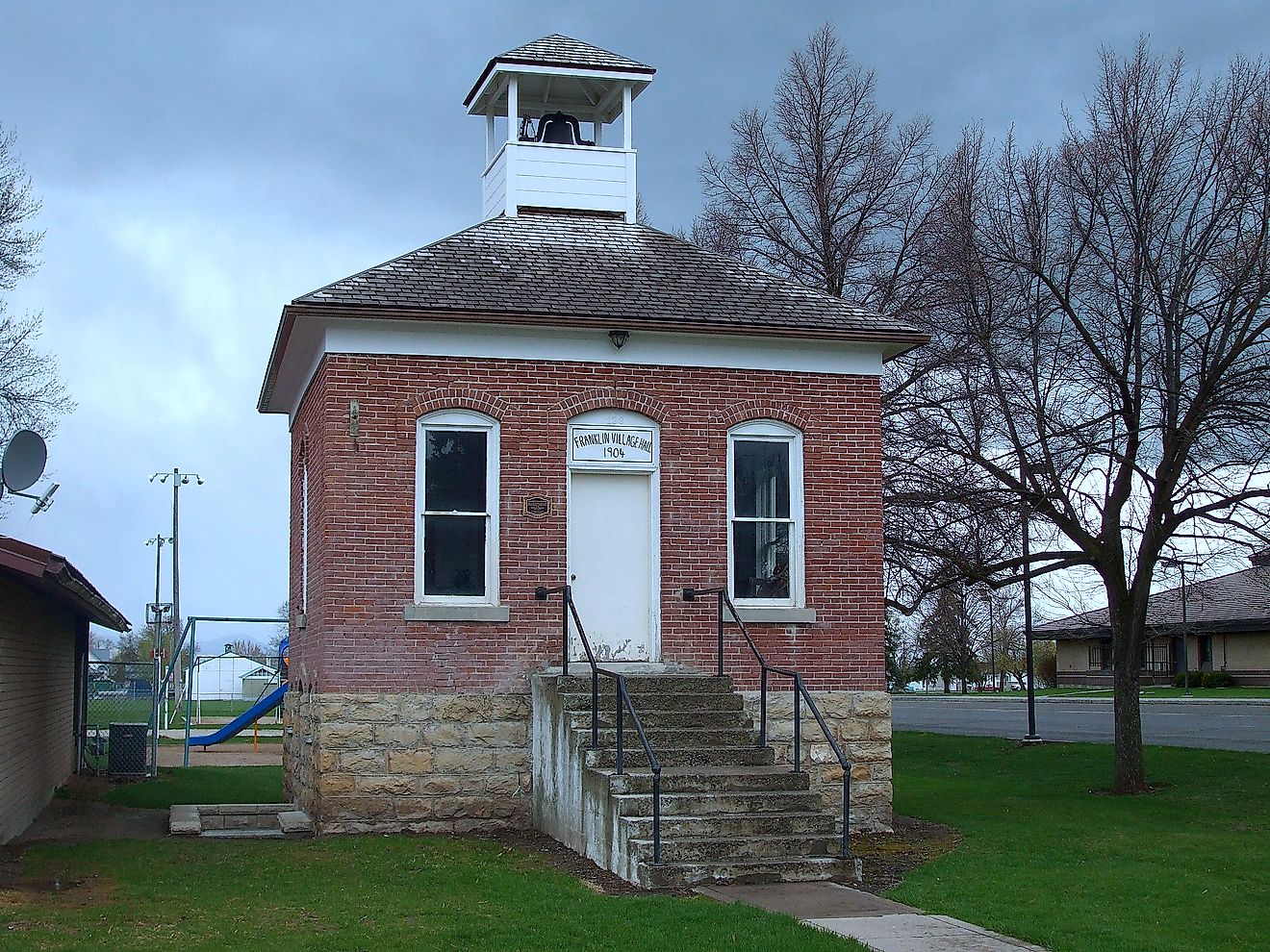 The old Franklin City Hall, a historic building in Franklin, Idaho, United States. By Tricia Simpson, CC BY-SA 3.0, via Wikimedia Commons