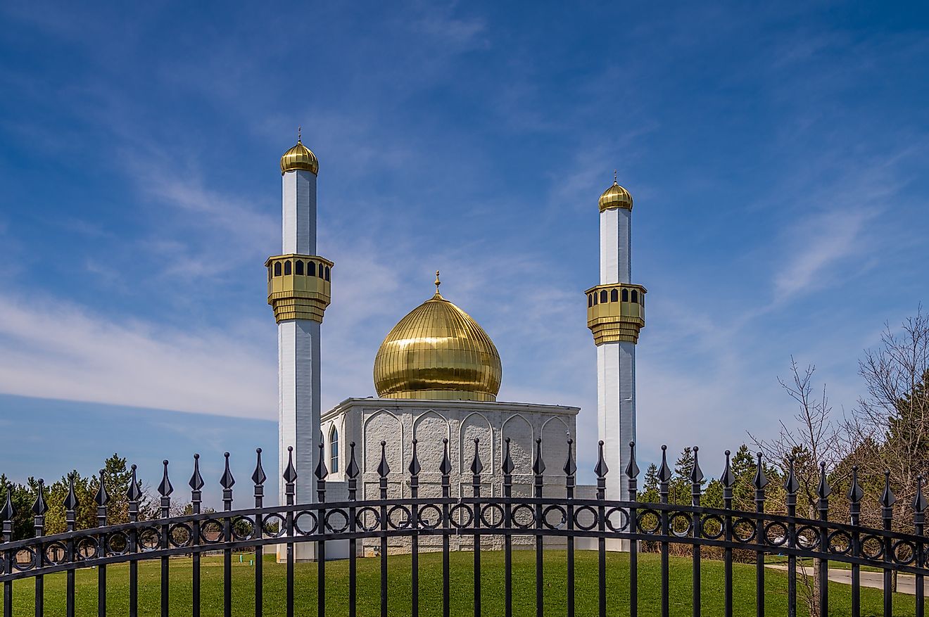 The mosque at the Al Hussain Foundation in Markham Ontario Canada. Image credit: Ken Felepchuk/Shutterstock.com