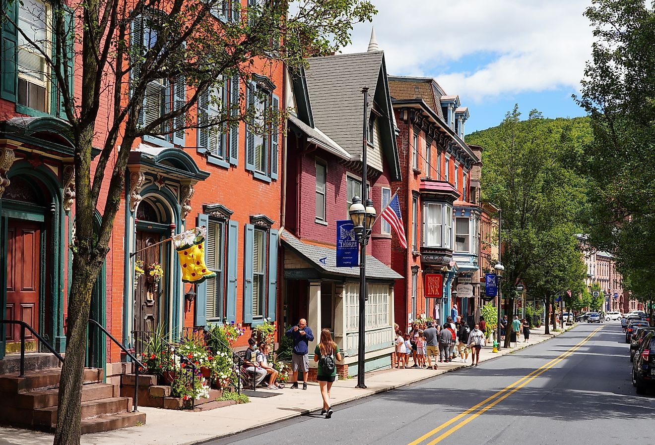 Pockets of pedestrians walking in Jim Thorpe, PA. Image credit: EQRoy via Shutterstock. 