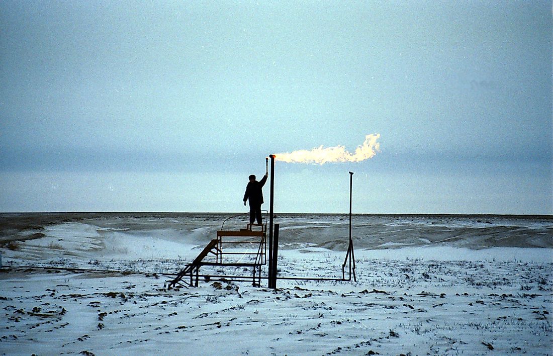 A pipeline crossing the natural gas field in Yamberg, Russia. Editorial credit: Northfoto / Shutterstock.com