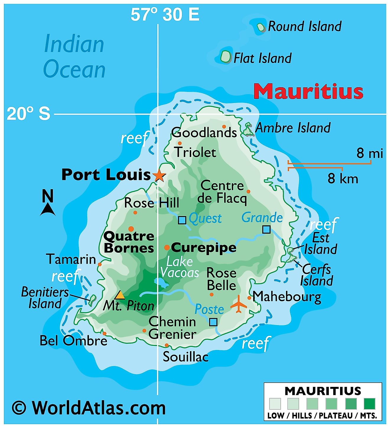 Mapa físico de Mauricio que muestra el relieve, las islas periféricas, el pico más alto, los lagos, el río principal y las ciudades importantes.