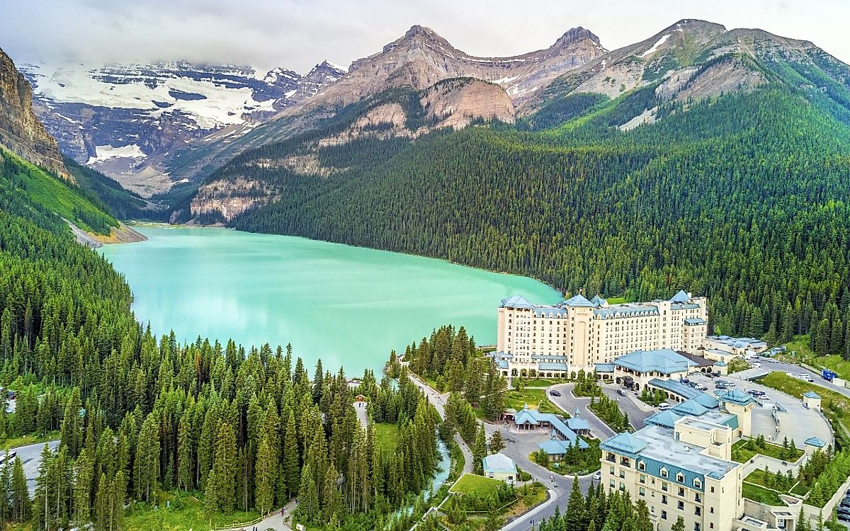 Fairmont Chateau Lake Louise, Banff National Park, Alberta.
