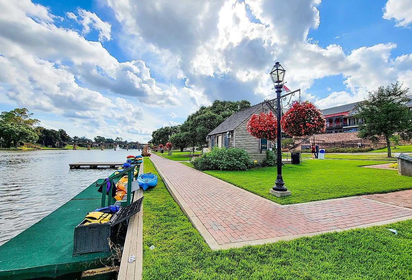 The Beau Jardin and Riverwalk in downtown Natchitoches. Editorial credit: VioletSkyAdventures / Shutterstock.com