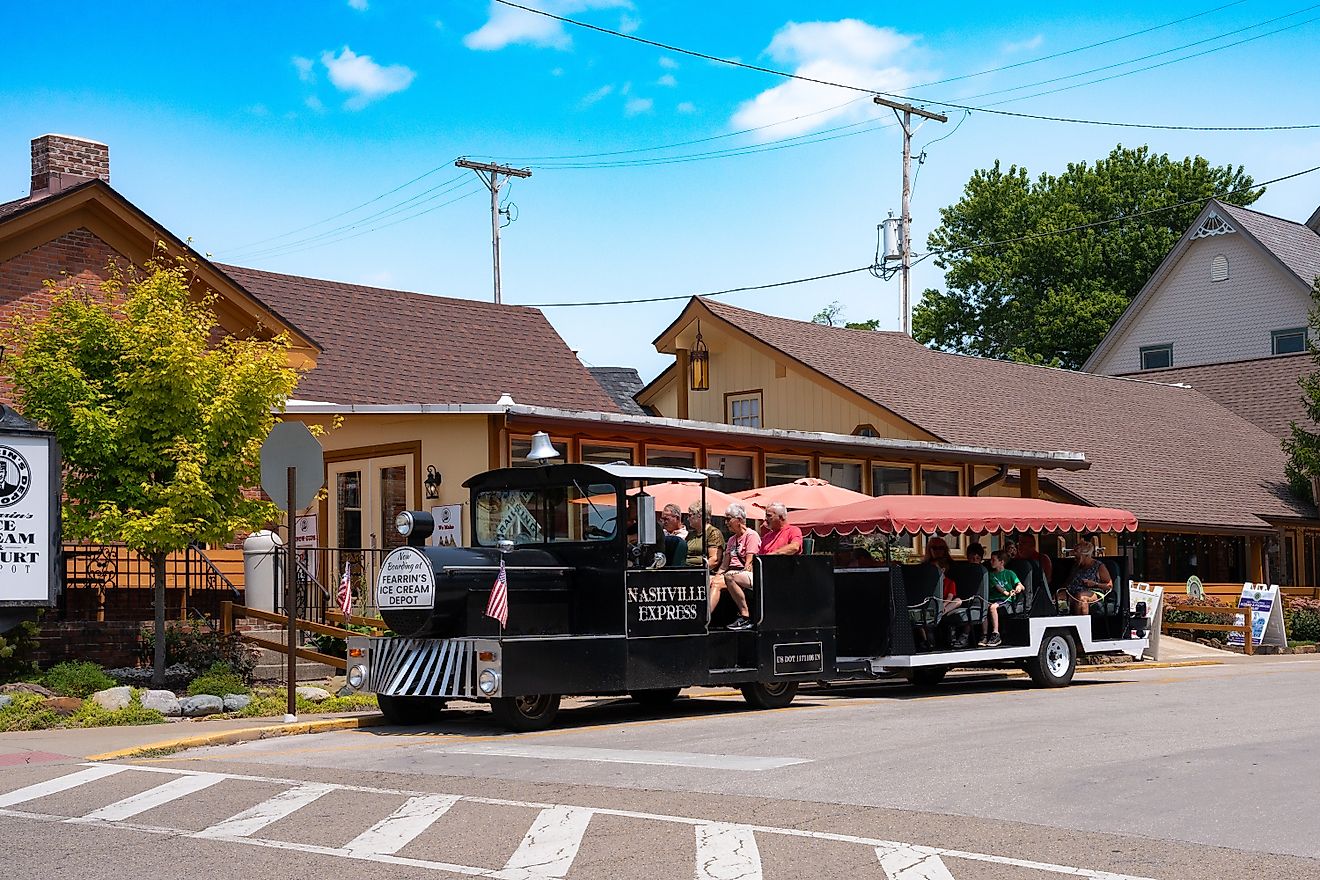 The Nashville Express offers sours of historic Nashville, Indiana. Image: Little Vignettes Photo / Shutterstock.com