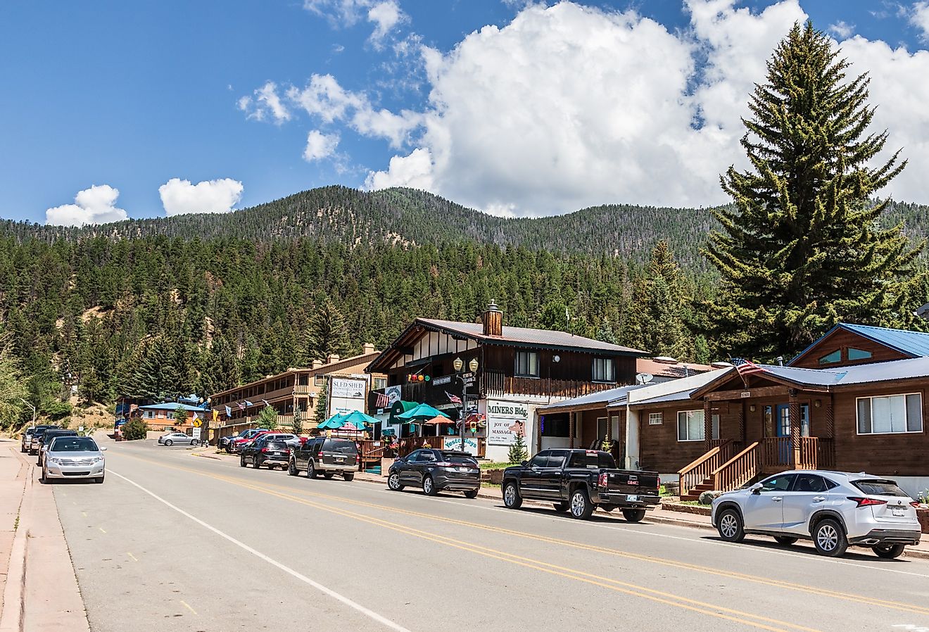 Main Street of Red River, with mountains in background. Image credit Nolichuckyjake via Shutterstock