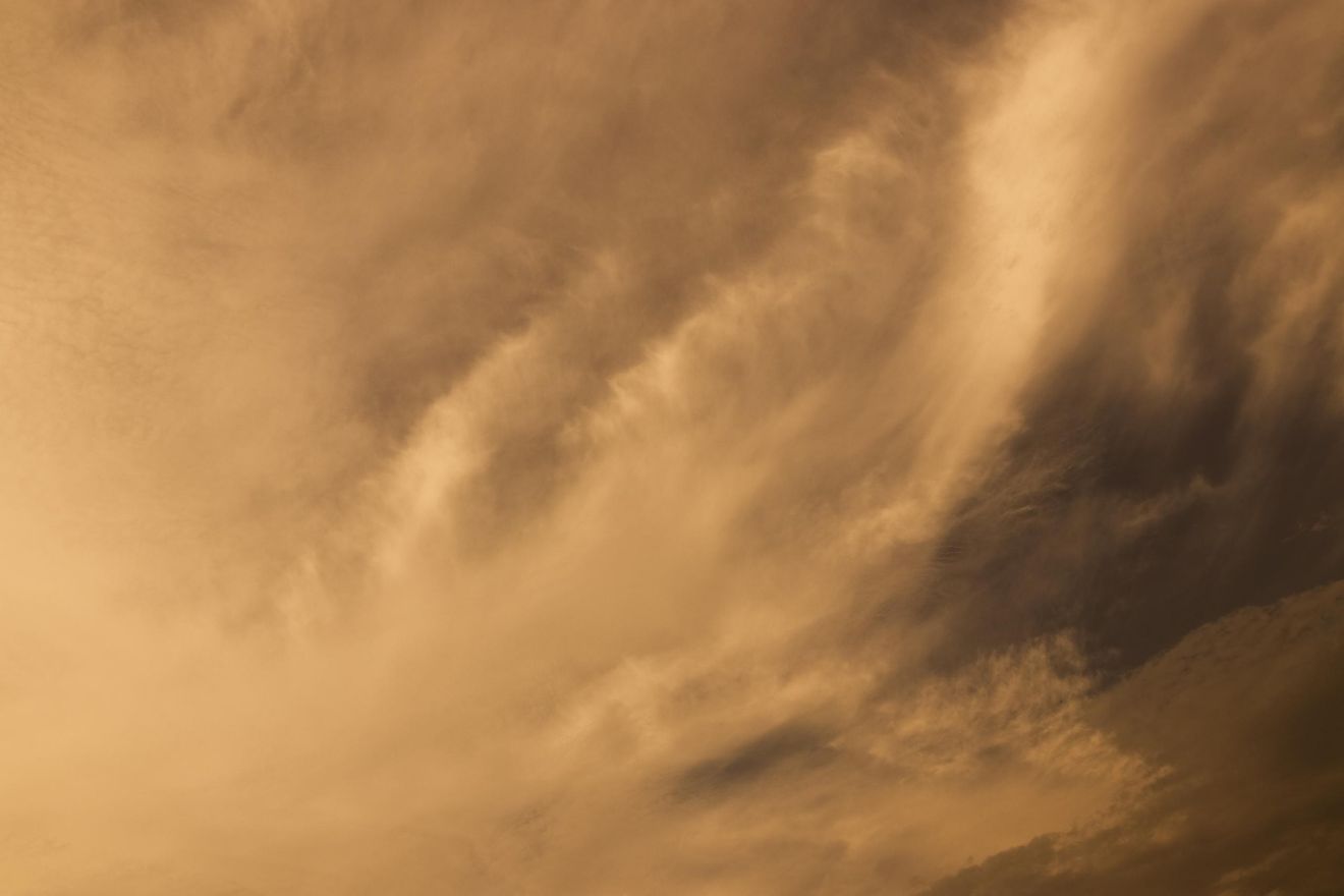 Known as ‘’brown rollers’’, the sandstorms that happen in the Arabian Desert can be ferocious.