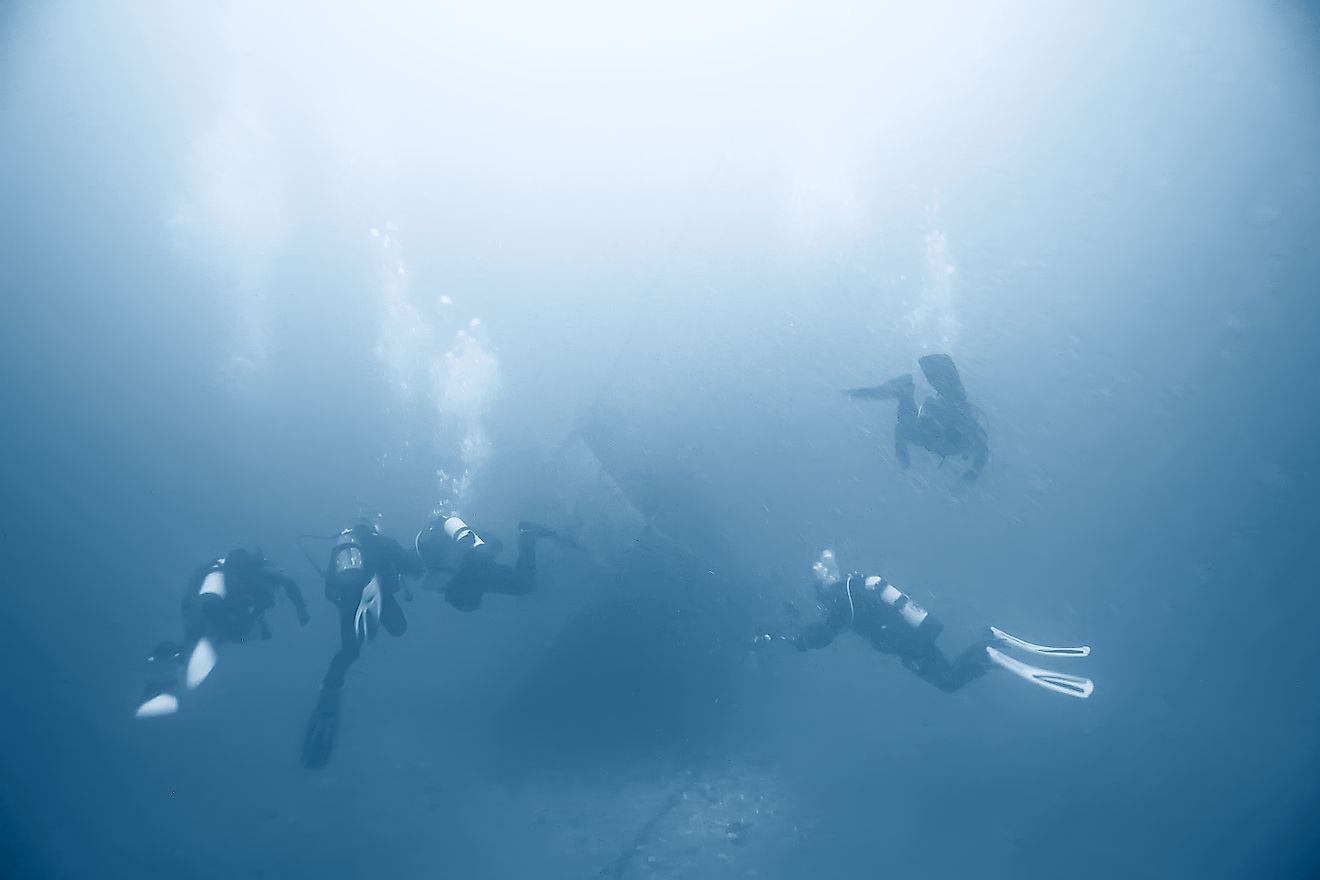 Divers searching for a shipwreck at sea.