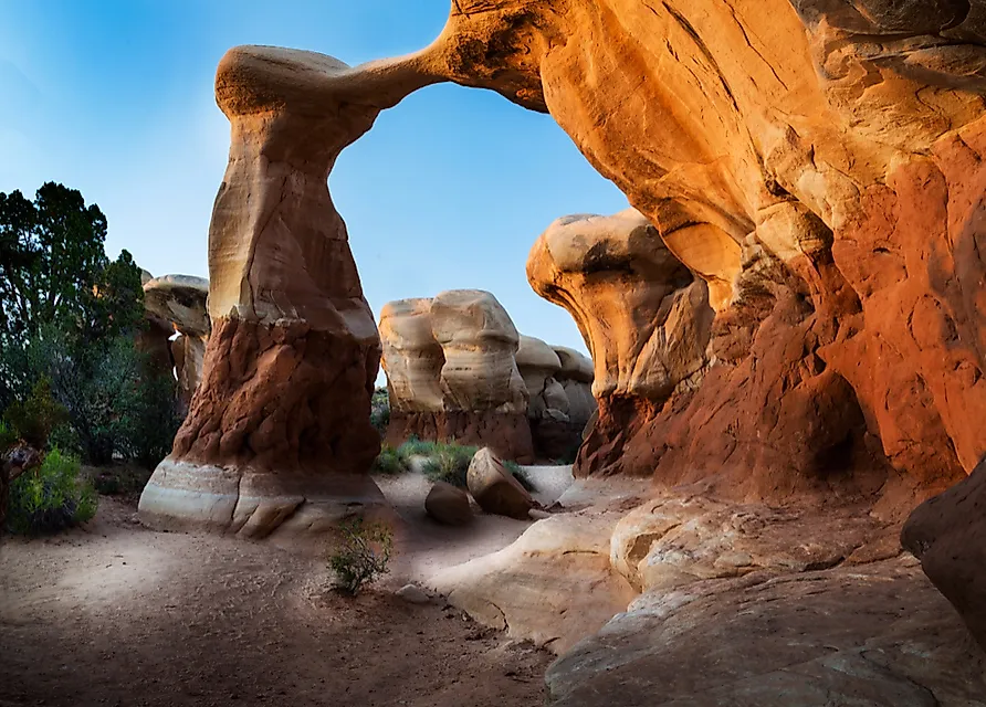 Metate Arch in Devil's Garden, Utah, USA.