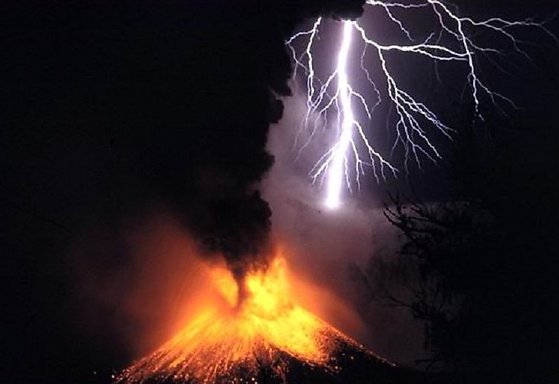 A dirty thunderstorm in action.