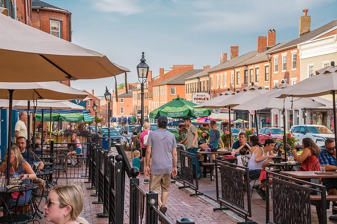 Pedestrians and diners in downtown Newburyport, Massachusetts. Editorial credit: Heidi Besen / Shutterstock.com