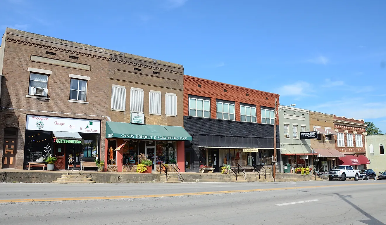  Heber Springs, Arkansas. Editorial Photo Credit: Valis55, CC BY-SA 3.0 via Wikimedia Commons. 