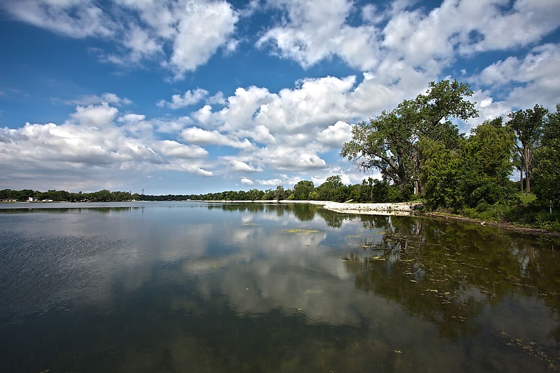 Crater Lake, Iowa, is an example of a oxbow/fluvial lake. 