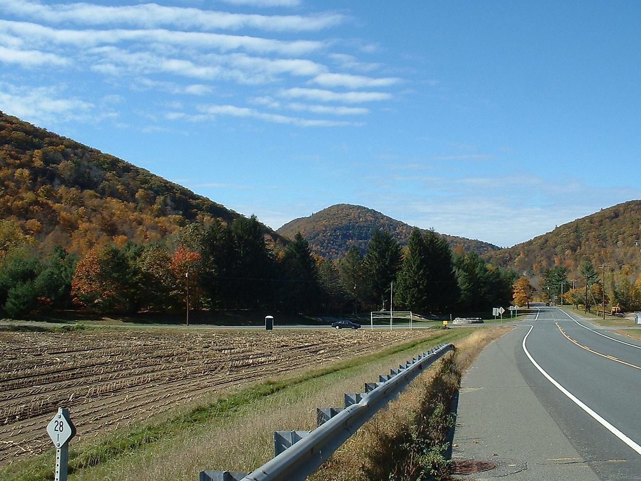 The Mohawk Trail in Charlemont, Massachusetts. Image by ToddC4176 at English Wikipedia, CC BY-SA 3.0, via Wikimedia Commons.