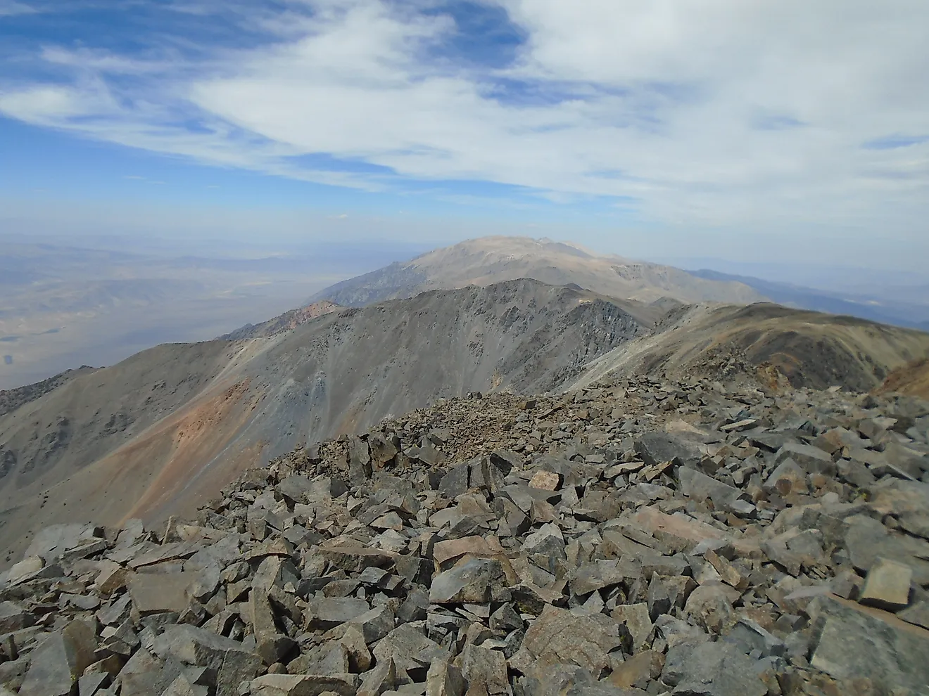 White Mountain Peak view to the north. Credit: Martin Stiburek, CC BY-SA 4.0 <https://creativecommons.org/licenses/by-sa/4.0>, via Wikimedia Commons