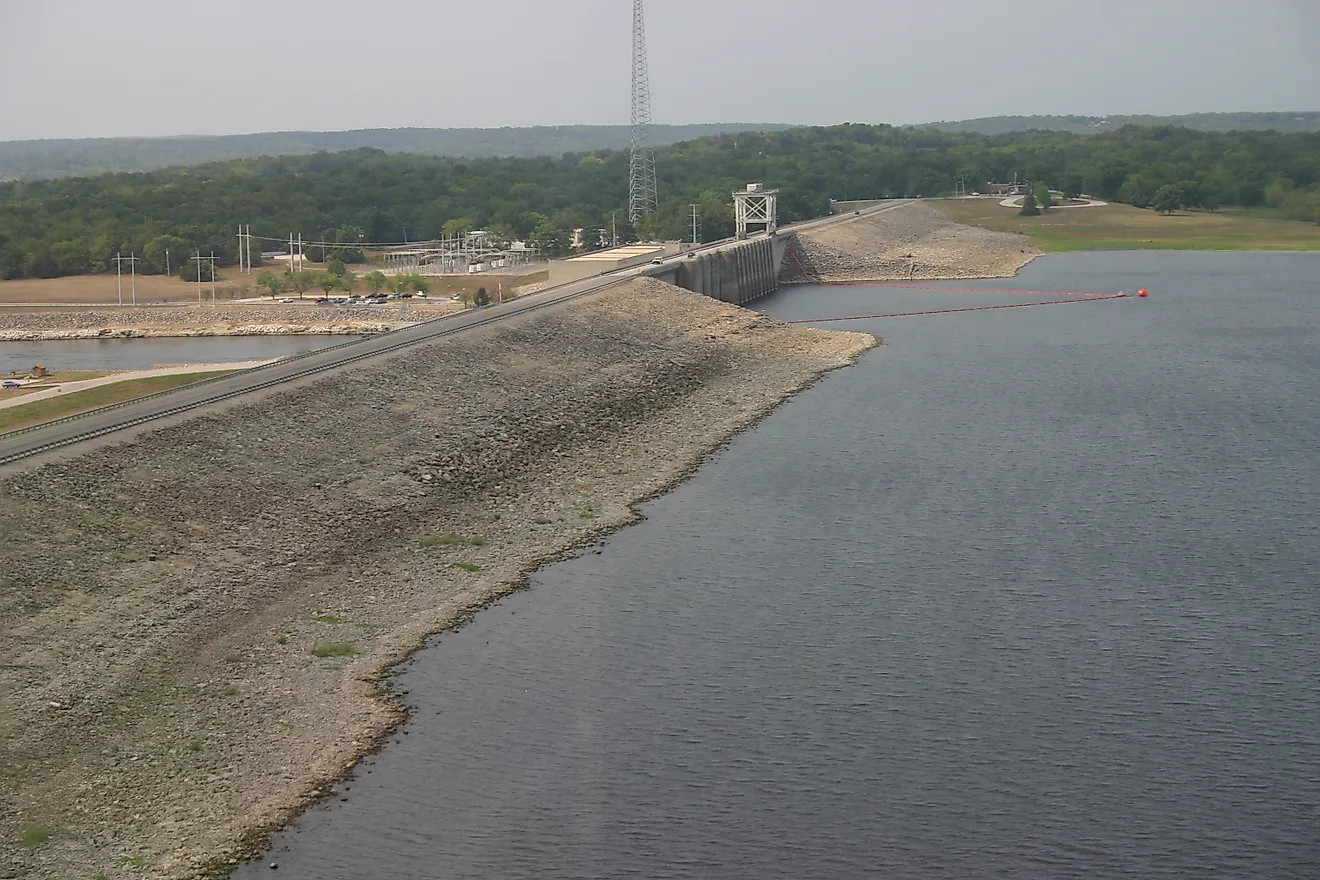 Harry S. Truman Lake Dam, By MoBikeFed - Truman Lake dam, https://creativecommons.org/licenses/by/2.0 https://commons.wikimedia.org/w/index.php?curid=112933846