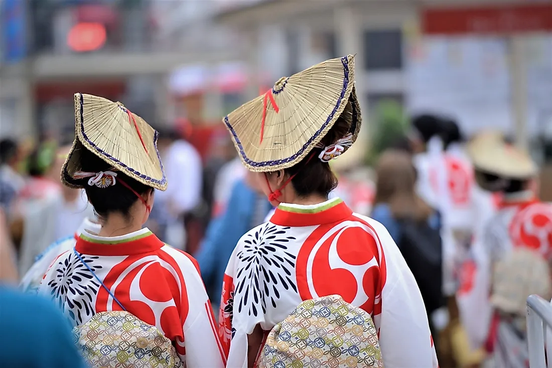 Women in traditional Japanese costumes. 