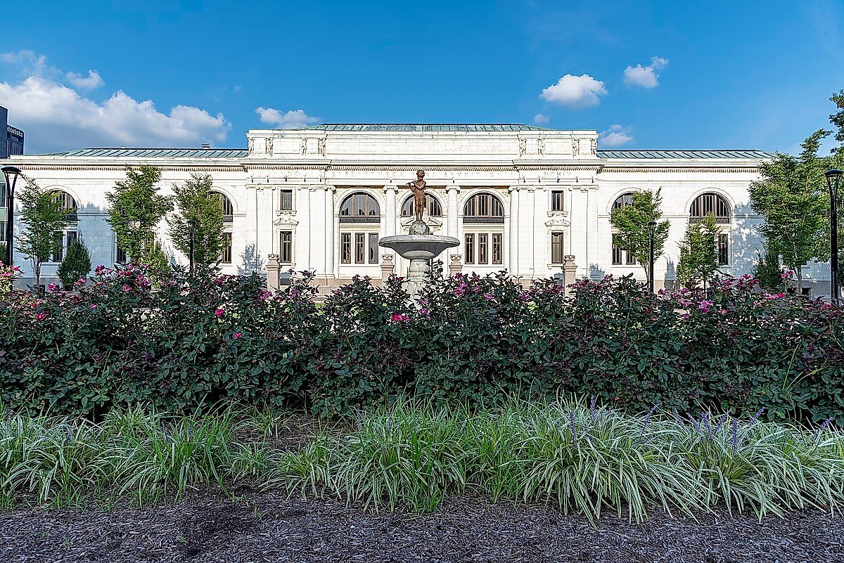 Photo Credit: WikimediaCommons. The front entrance of the Columbus Metropolitan Library with the fountain in Carnegie plaza in the forground.