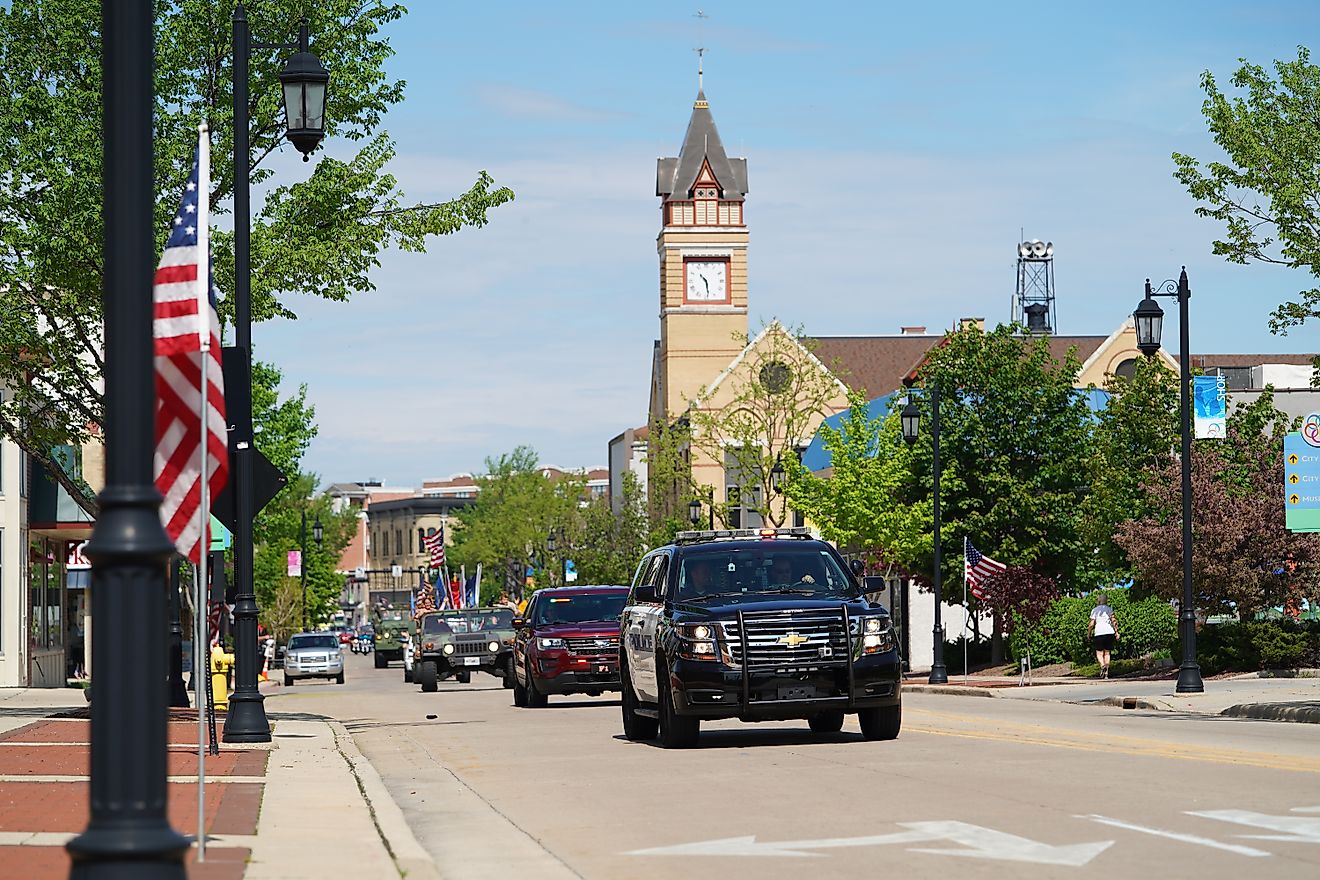 Oconomowoc, Wisconsin: Veterans of foreign wars of Oconomowoc community held a memorial veterans day parade, via Aaron of L.A. Photography / Shutterstock.com