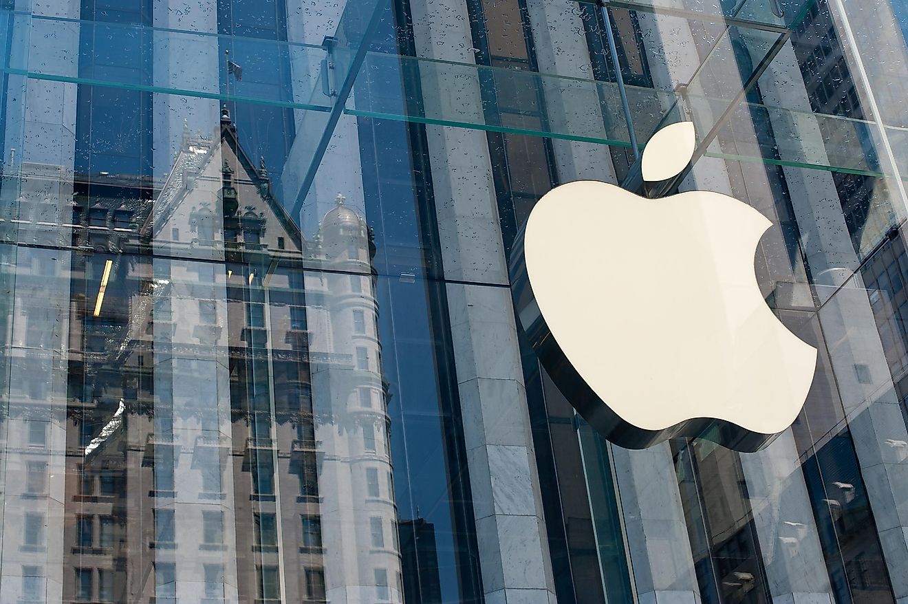 Apple is one of the largest public companies in the US. Editorial credit: pio3 / Shutterstock.com