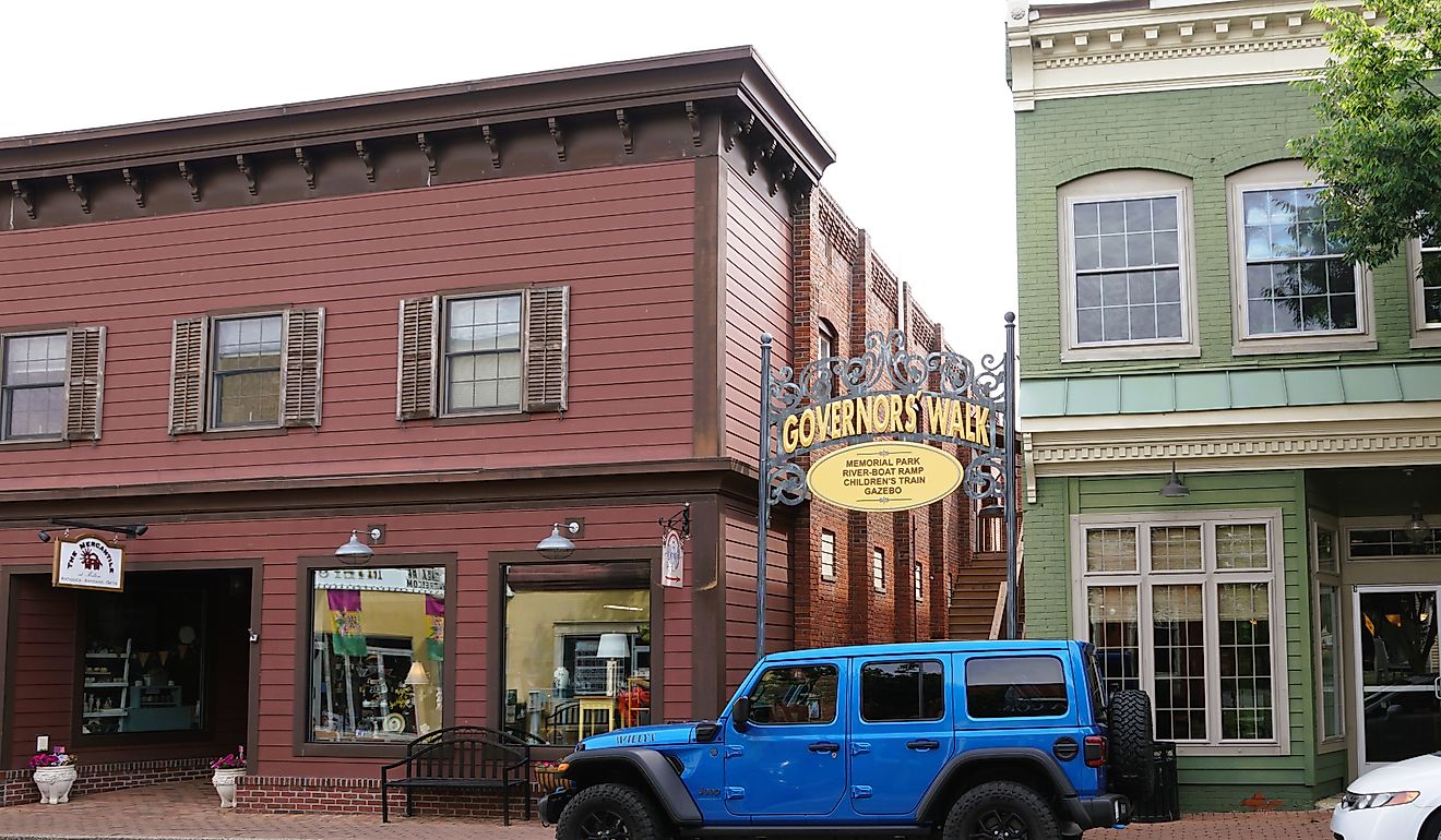 The stores and side parking by the Governor's Walk. Milton, Delaware. Editorial credit: Khairil Azhar Junos / Shutterstock.com