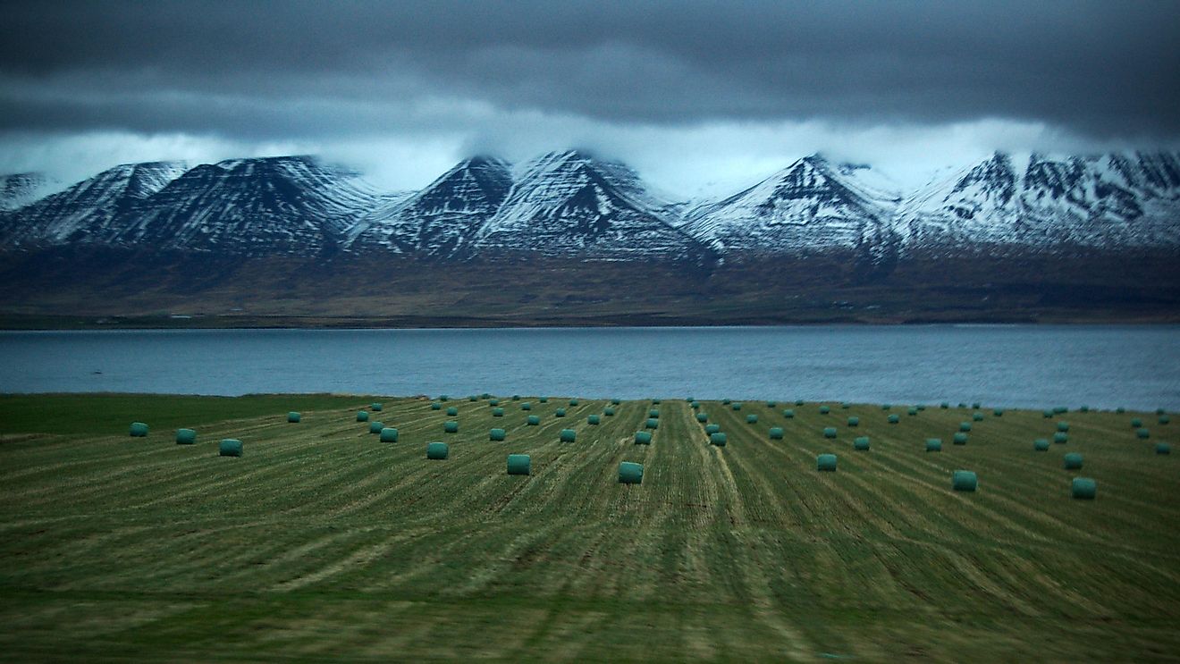 The surreal landscape of Iceland attracts many tourists to the country every year. Image credit: Goodfreephotos.com