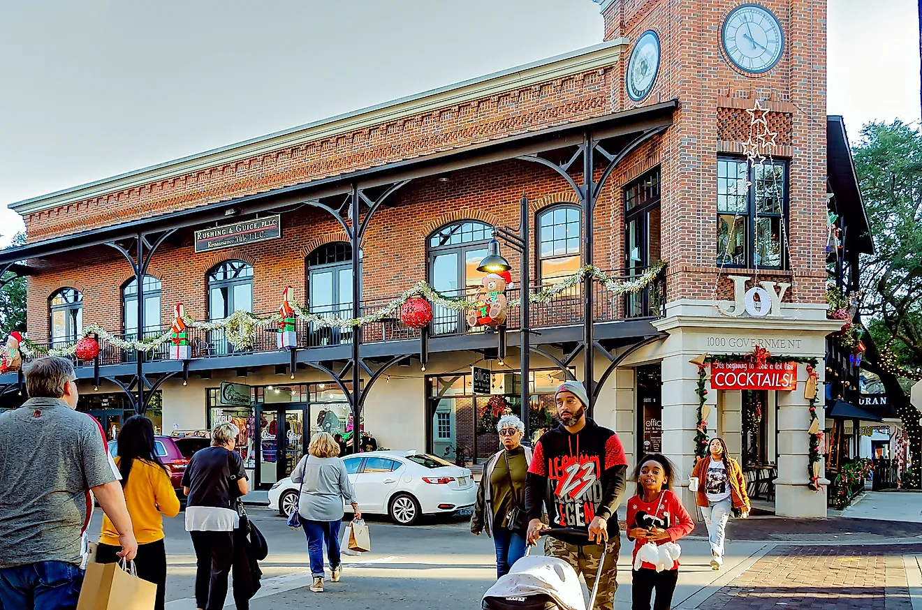 People shopping in the downtown area of Ocean Springs in Mississippi. Editorial credit: Carmen K. Sisson / Shutterstock.com
