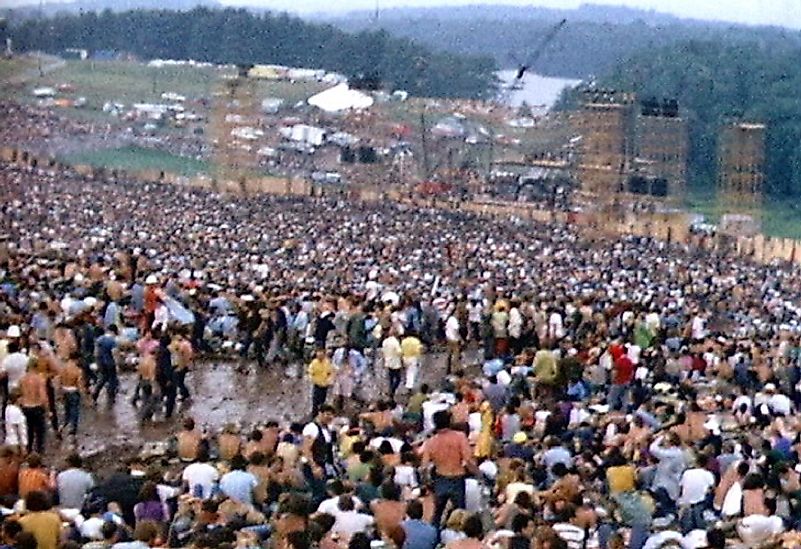 Crowds gather to listen to psychedelic rock at the Woodstock Music & Art Fair in the U.S. state of New York in 1969.