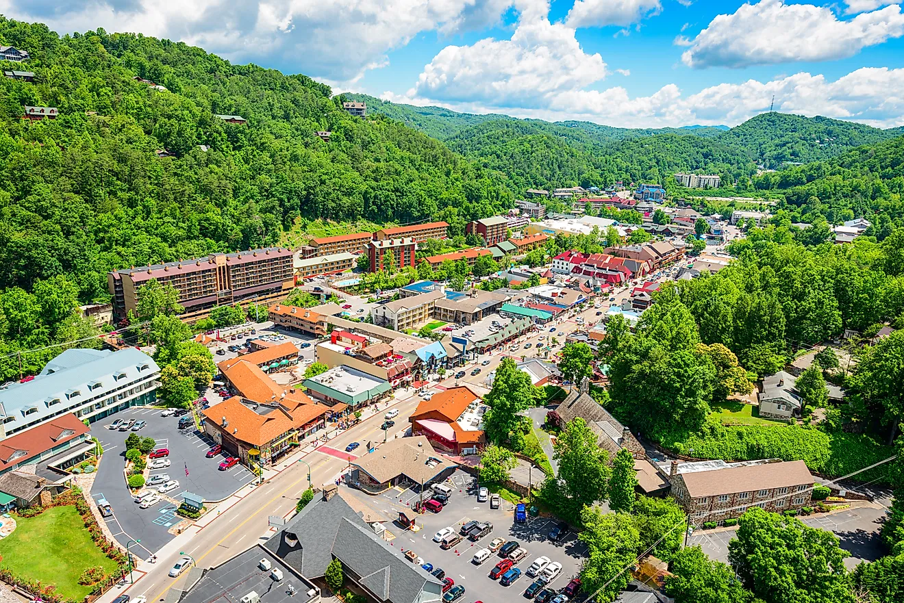 Main Street in Gatlinburg, Tennessee. Image credit: Ritu Manoj Jethani / Shutterstock.com