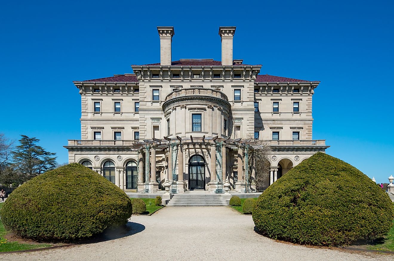 The building's exterior, framed by topiaries. Photo via Wikicommons
