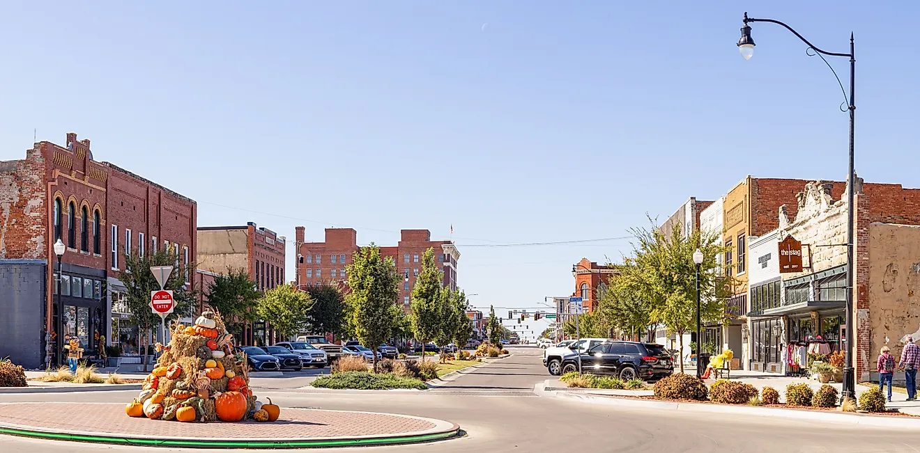 The old business district on Main Street, Ardmore, Oklahoma. Editorial credit: Roberto Galan / Shutterstock.com