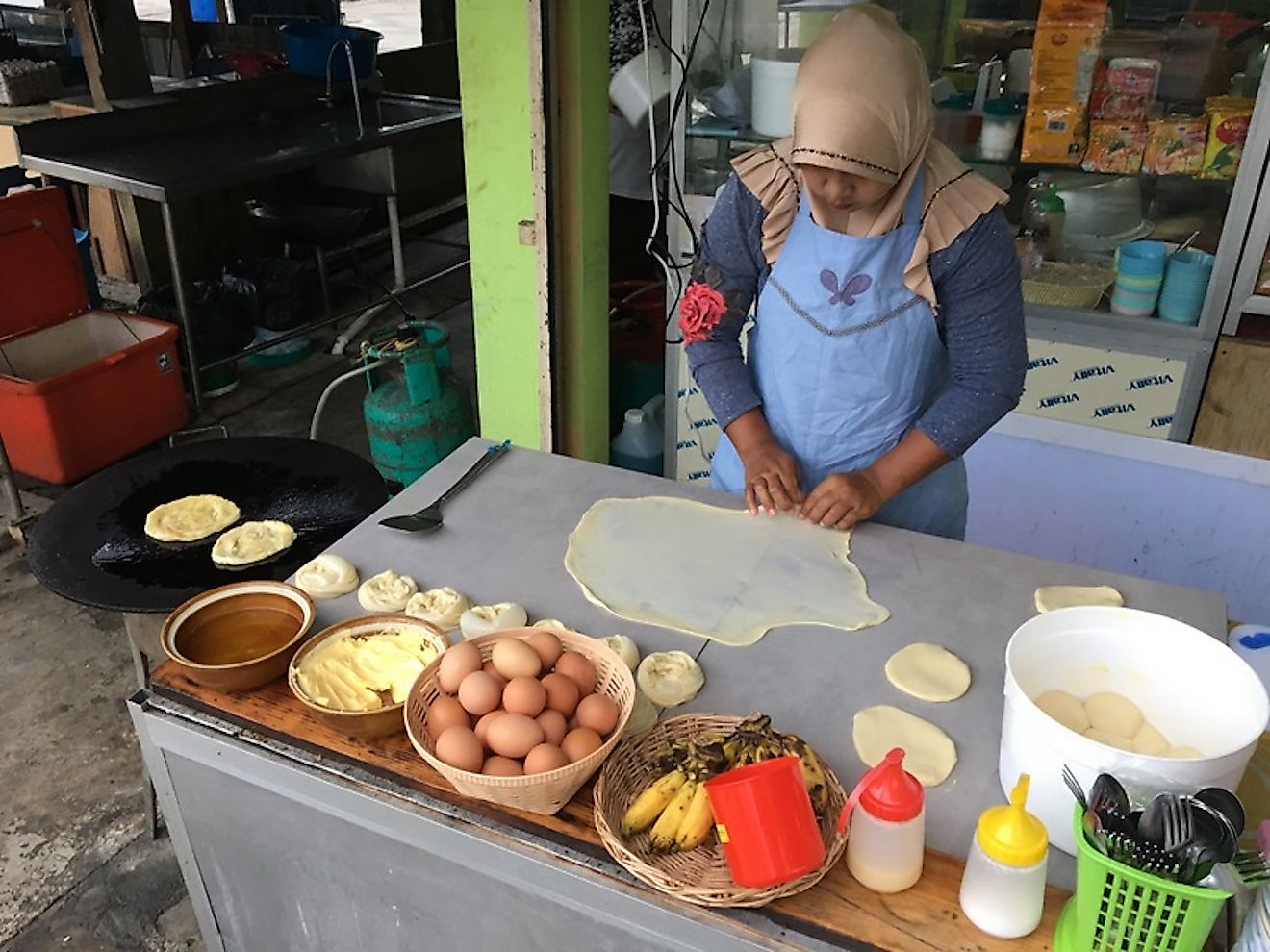 Some amazing street food can be enjoy on the islands that is also really pocket-friendly. Image credit: Adventurejay.com