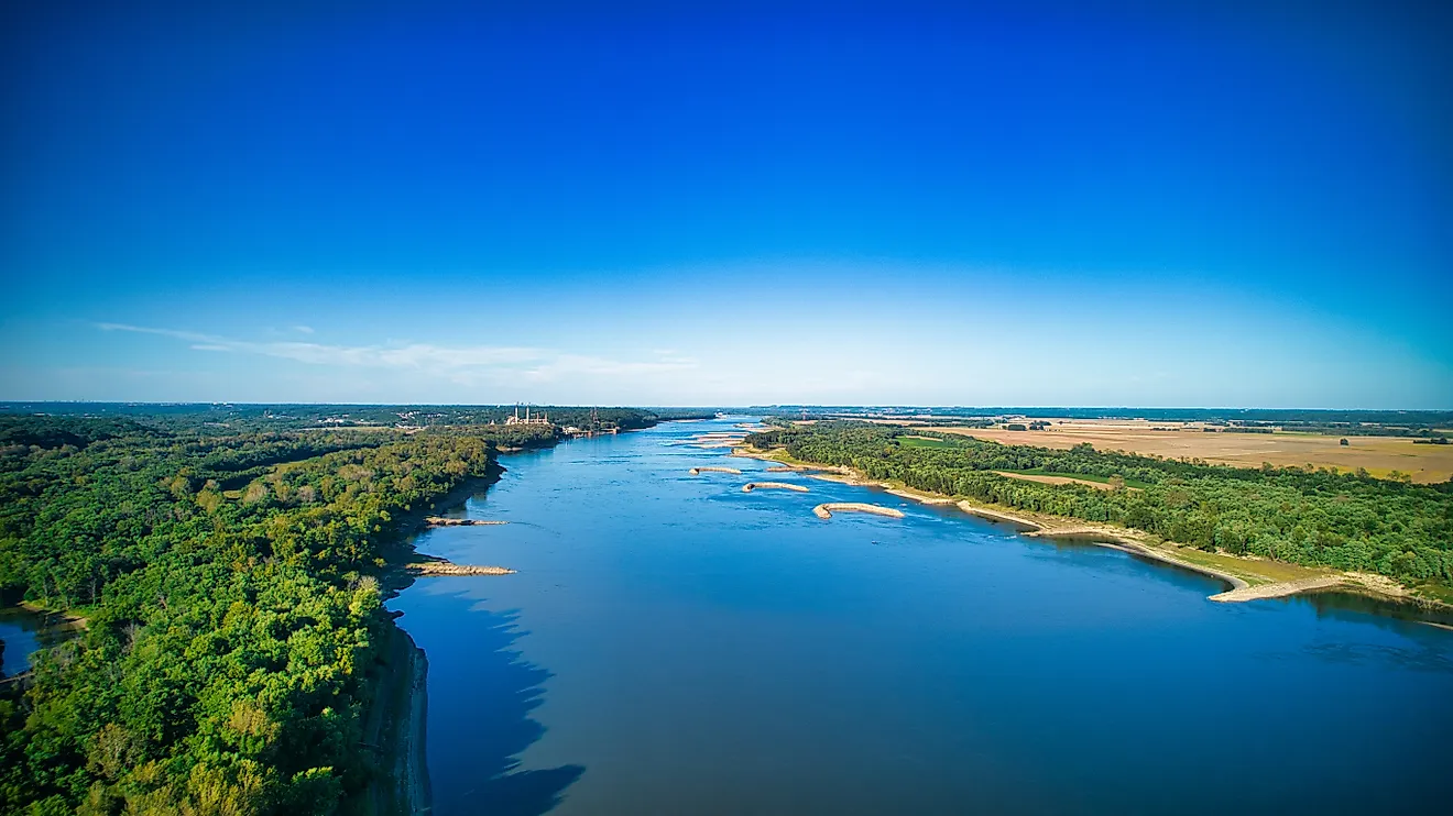 The Mississippi River Port showing the longest stretch without a bridge down. Credit: Wirestock Creators/ Shutterstock.com