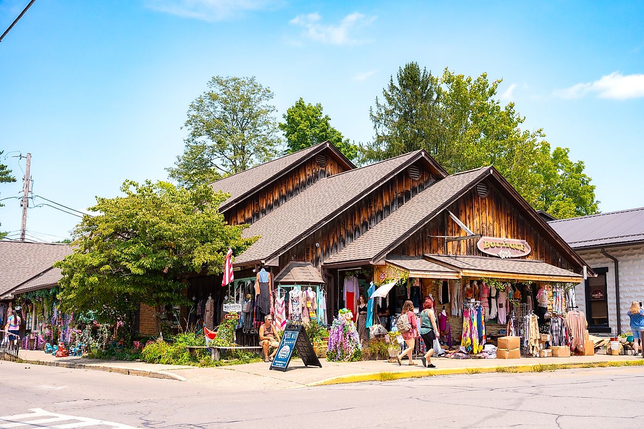 Street scene from the historic downtown of Nashville, Indiana. Image credit Little Vignettes Photo via Shutterstock