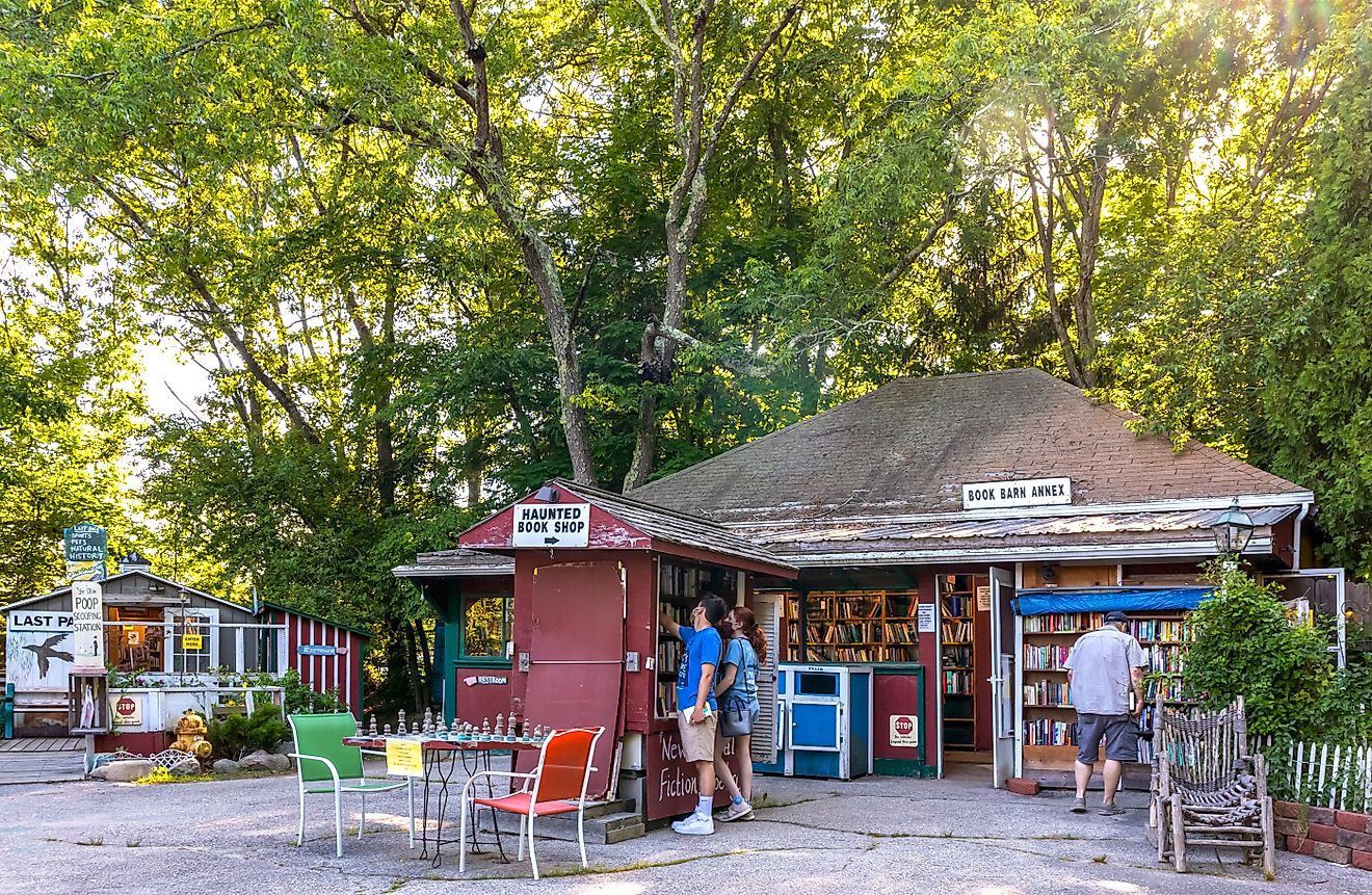 Book Barn in Niantic, Connecticut. Image credit: Faina Gurevich / Shutterstock.com.