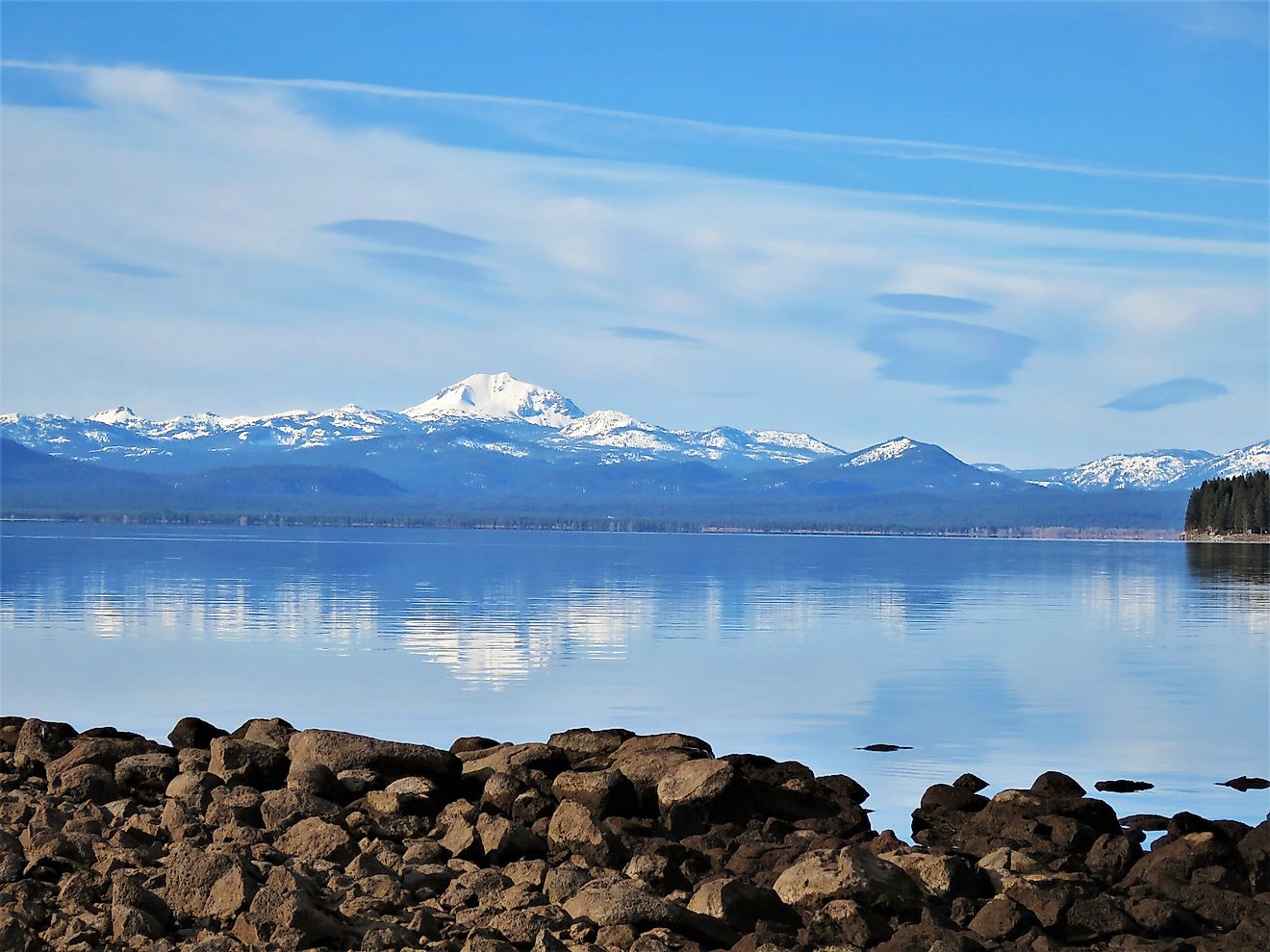 Beautiful panoramic view of Mount Lassen from Lake Almanor.