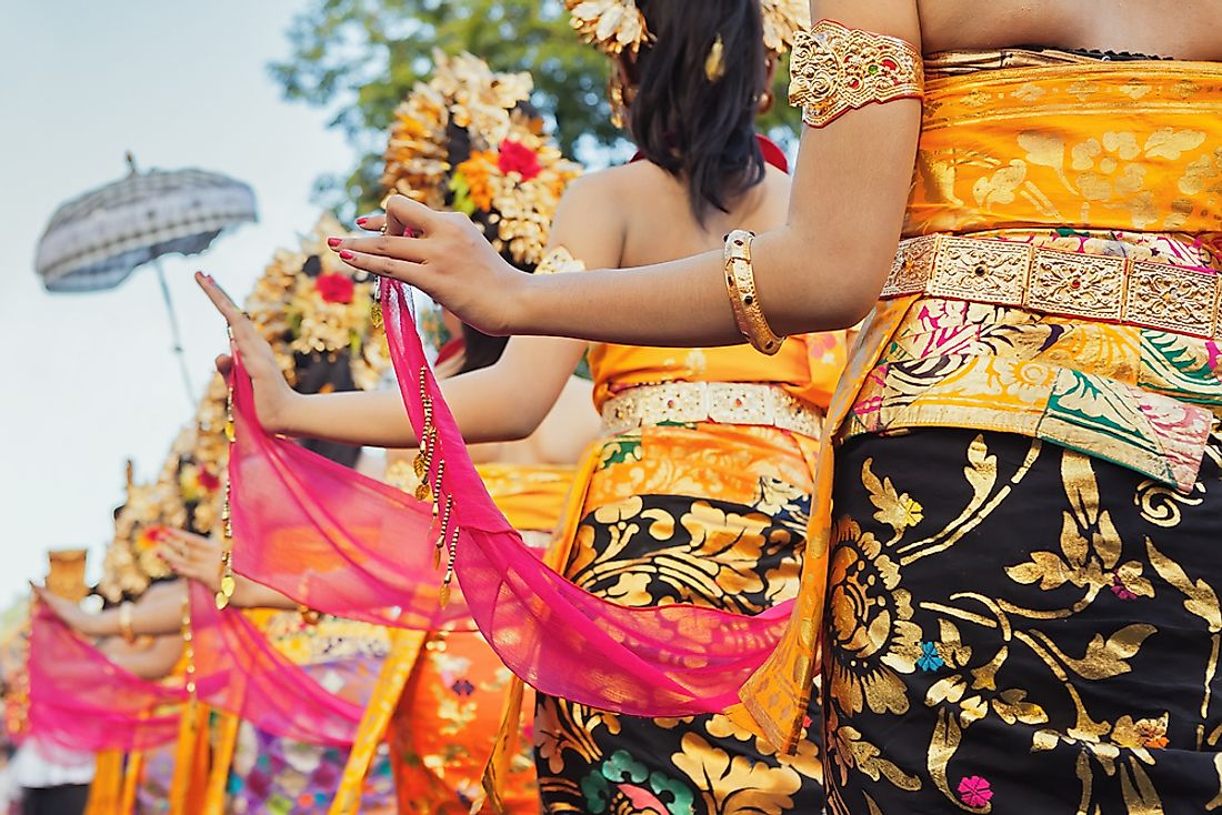 Traditional Indonesian clothing includes Balinese fashion. 