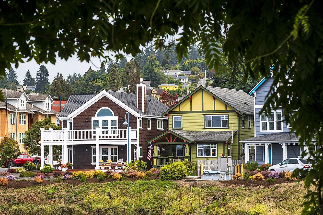 colorful houses in Astoria, Oregon