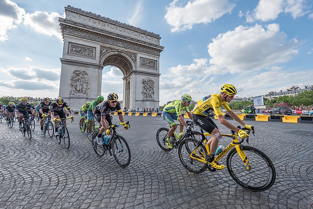Tour de France cyclists pass the Arc de Triomphe in Paris, France. Editorial credit: Frederic Legrand - COMEO / Shutterstock.com