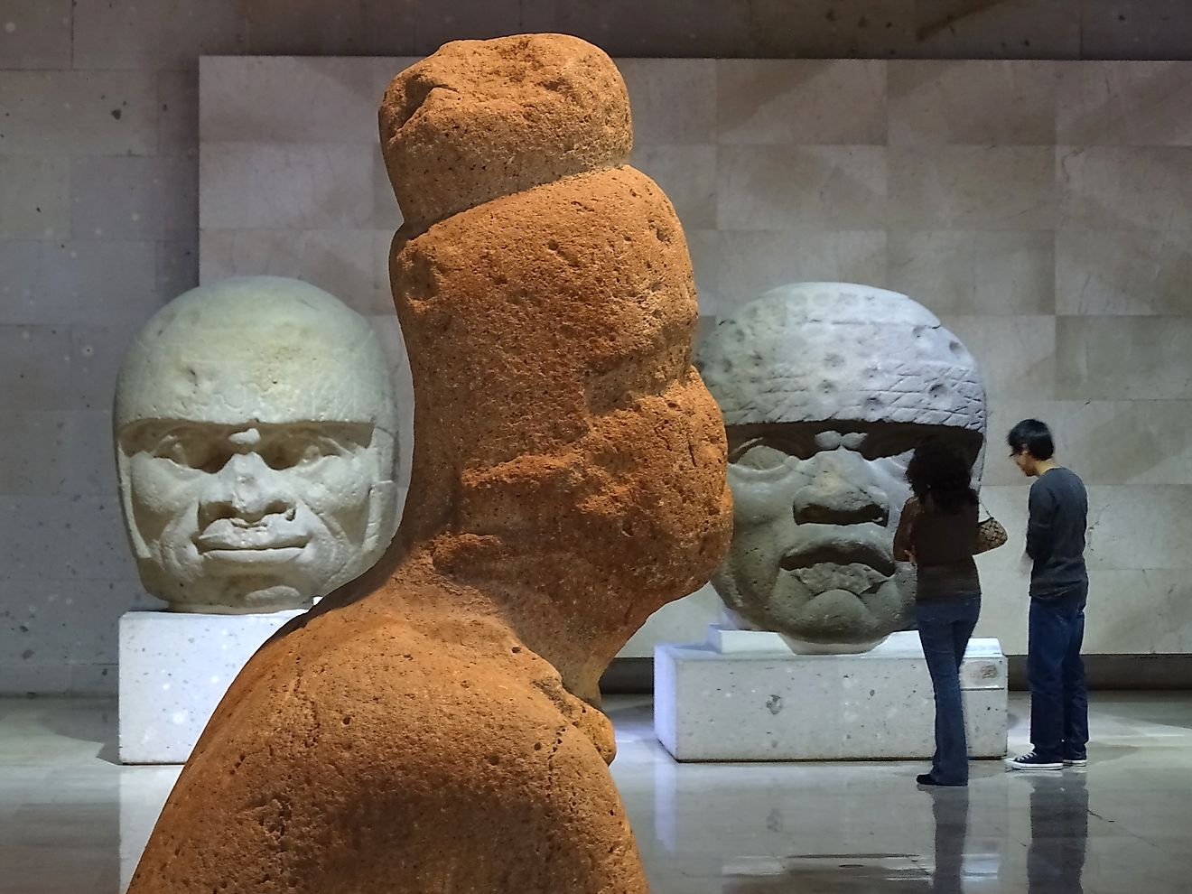 Olmec Figures with Visitors - Museum of Anthropology - Xalapa - Veracruz - Mexico, By Adam Jones, Wikimedia