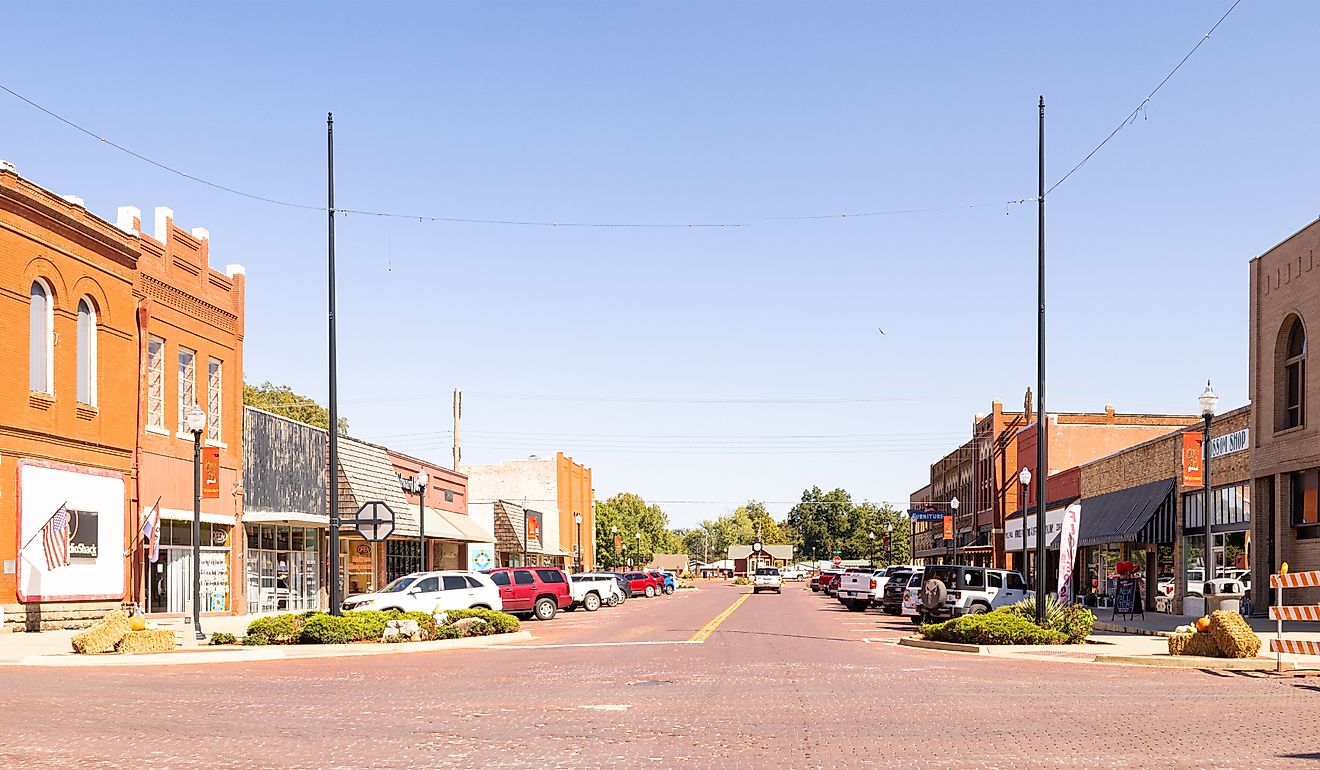 The old business district on Paul Avenue, Pauls Valley, Oklahoma. Image credit Roberto Galan via Shutterstock.