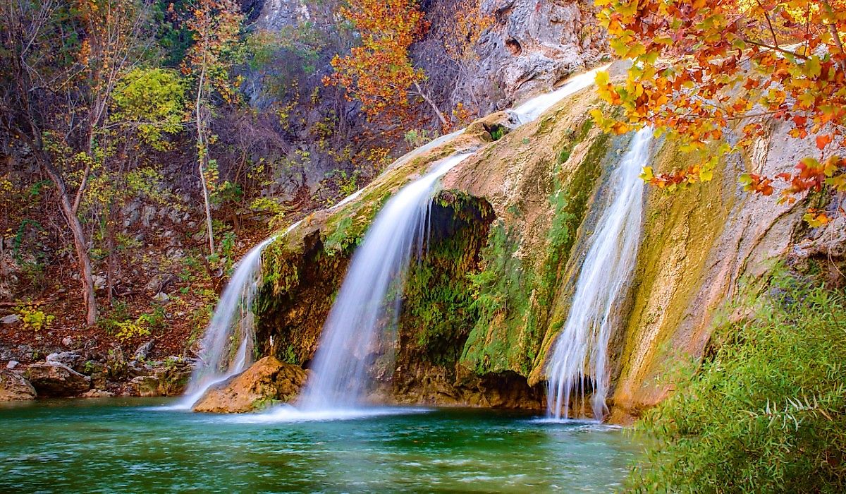 Color photograph of Turner Falls waterfall near Davis, Oklahoma, during autumn.