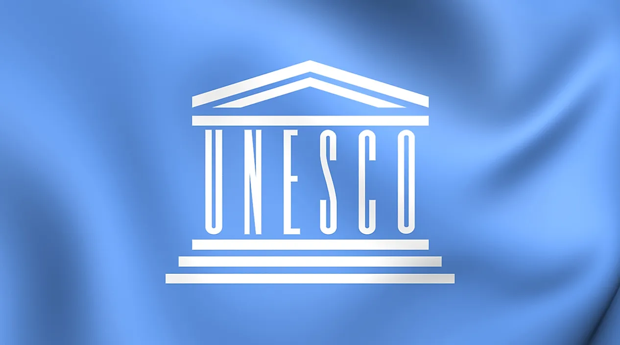 The flag of UNESCO. 