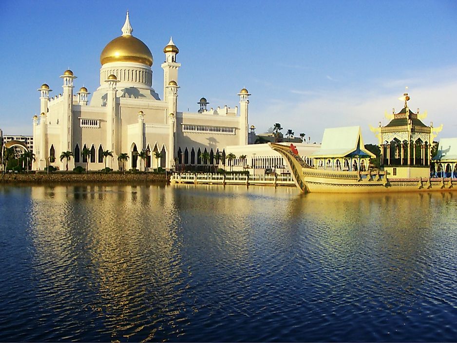 The Sultan Omar Ali Saifudding Mosque in Bandar Seri Begawan, Brunei. 